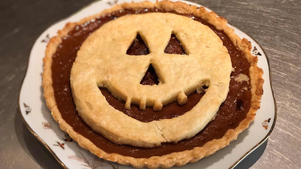 Easy homemade Jack-O-Lantern Pumpkin Pie - YouTube