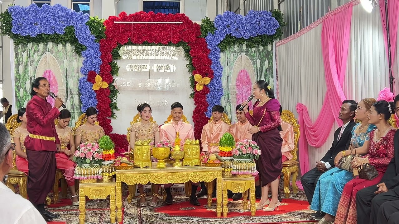 កំប្លែងកាត់សក់ សេីចផ្អេីលពេញរោង☺️ ដោយក្រុមភ្លេងប្រពៃណី វិឆៃ ស្រីពៅ (ភូមិជ្រៃ)