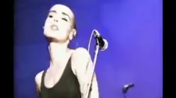 Sinéad O'Connor - Nothing Compares 2U - Live 1990 (Lyrics on Screen) (Traduzione Italiana)