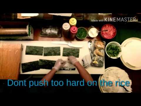 How to put rice on seaweed