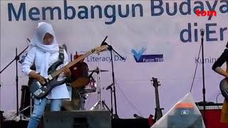 VoB; voice of baceprot; hijab metal
