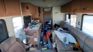 Cops Pull Over Live Streamers And Search Their RV After Suspecting Them Of Kidnapping