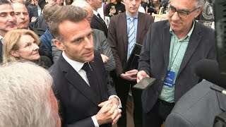 Au Festival du livre de Paris, Macron souligne l'importance du "pluralisme" éditorial