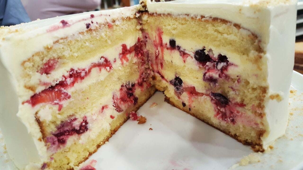 Selva blanca de chocolate blanco y frutos rojos