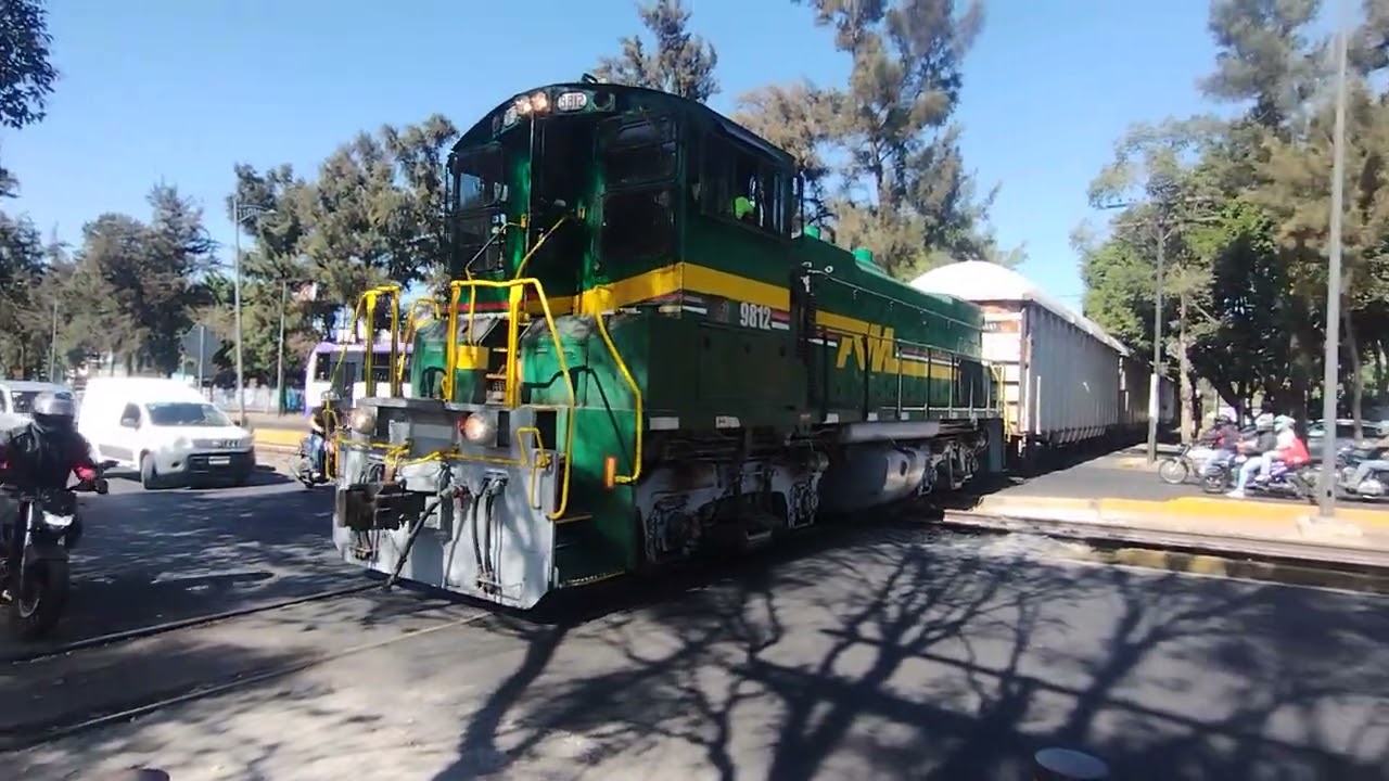 Ferrovalle EMD MP15AC 9812 con el Servicio Peralvillo saliendo de la De Acero 