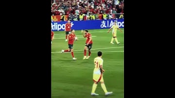 CR7 vs lâmine yamal 🗿🔥 #music #music #cocomelon #remix #cute #edit #football #baby