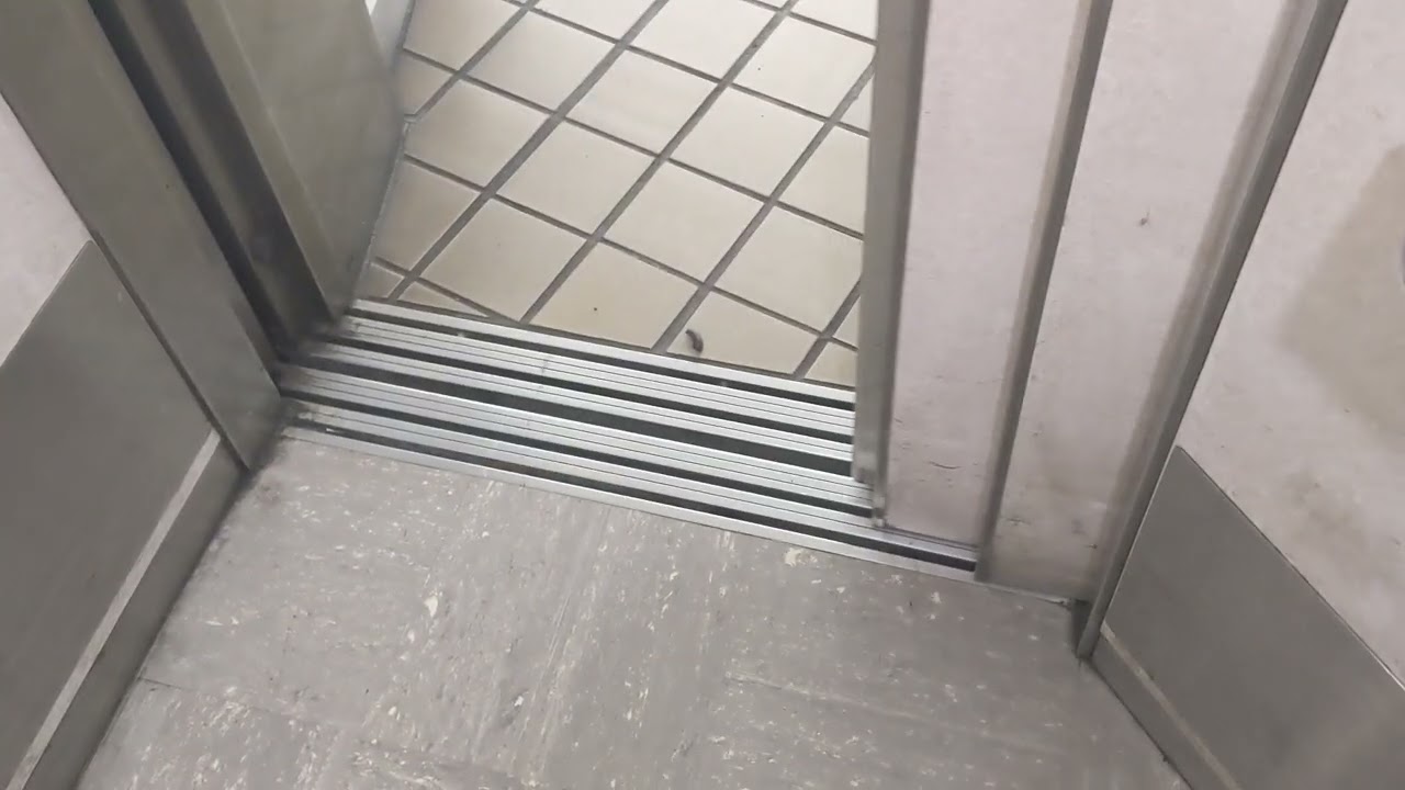 名鉄名古屋駅のエレベーター