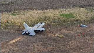 F16 Landing Gear Failure & Ejection (HUD Footage)