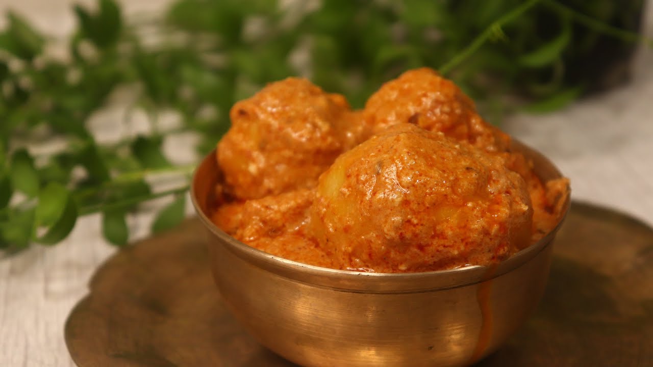 সম্পূর্ণ নিরামিষ আলুর দম কম উপকরণ দিয়ে বানিয়ে নিন