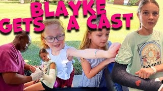 Blayke Gets a Hard Cast and lets her Quintuplet sisters sign it.