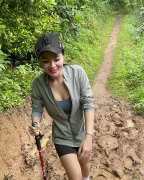 Wika Salim Mendaki Gunung Bikin Salfok