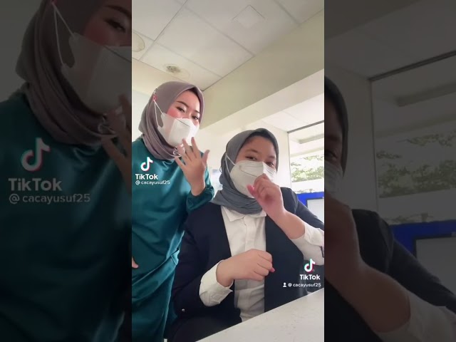 tiktok jilbab gunung gede class=