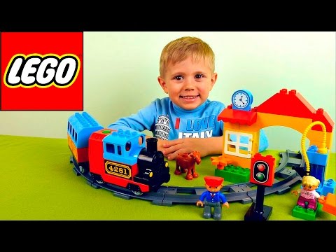 Лего поезд с железной дорогой. Играем с Даником в конструктор Lego Duplo