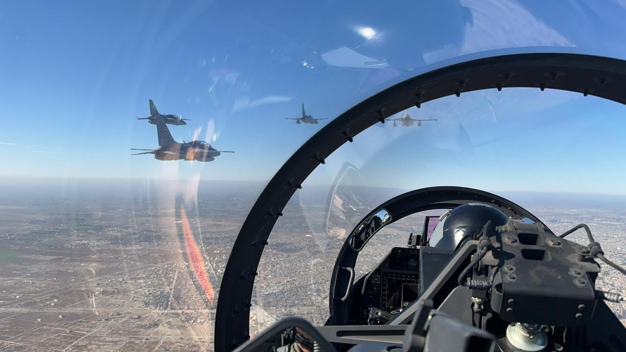 استعراض تشكيلات طائرات القوة الجوية في ساحة الاحتفالات خلال الذكرى ١٠٣ لتأسيس الجيش العراقي الباسل