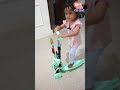 Cici punya skuter baru...