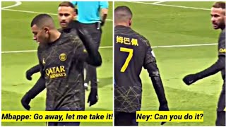 Kylian Mbappé and Neymar arguing for a corner