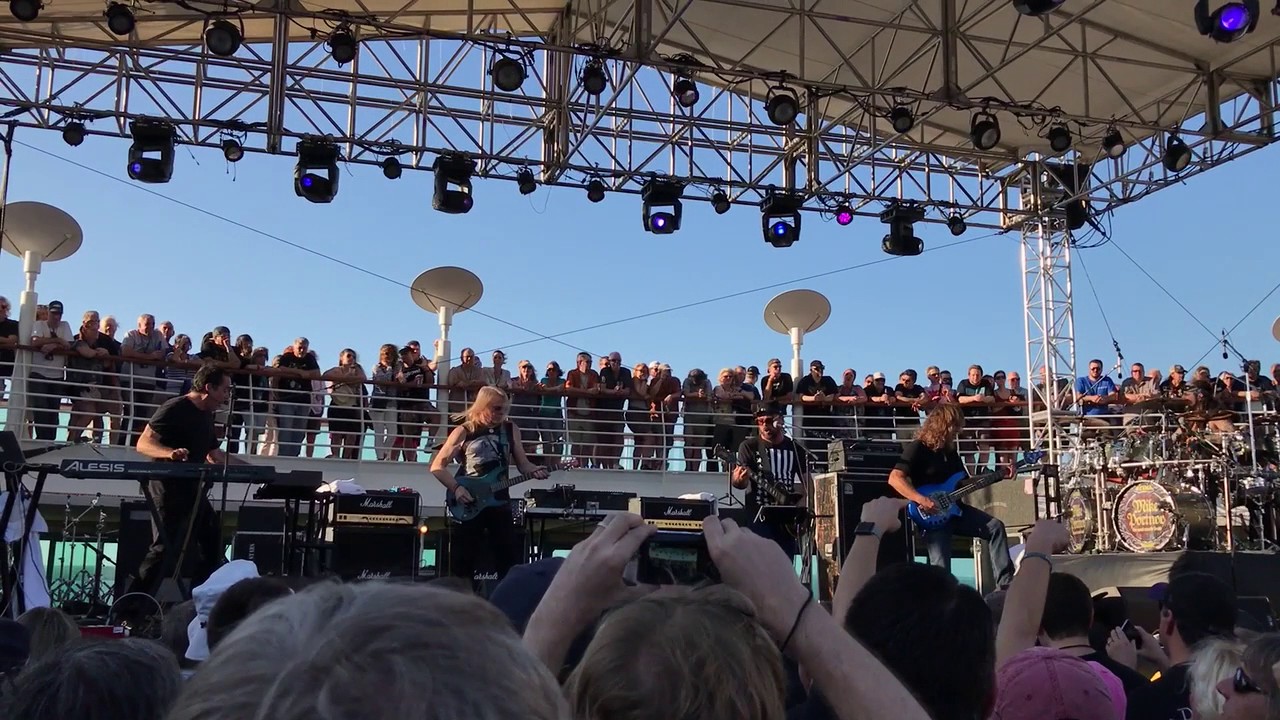 Flying Colors Mask Machine (Cruise to the Edge 2017) YouTube