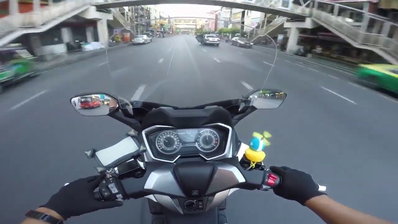 Car Pulls into Traffic with Open Back Door || ViralHog