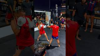Dos contraataques vs golpe curvo #MuayThai #boxing #mma