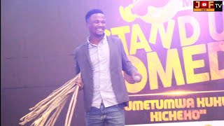 Mr MKAZI Alivokiwasha MBEYA STAND UP COMEDY! Atinga Na FIMBO Zake Kwenye Stage, Utapenda