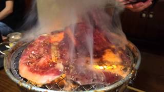 地域住民が絶賛する肉問屋直営焼肉屋店の和牛特選リブロース / 肉一