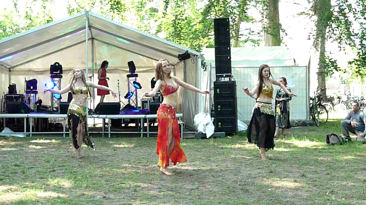 Arabesc Belly Dancers, Body Cares Orientalske Mavedanser Skole at Copenhagen Carnival 2011