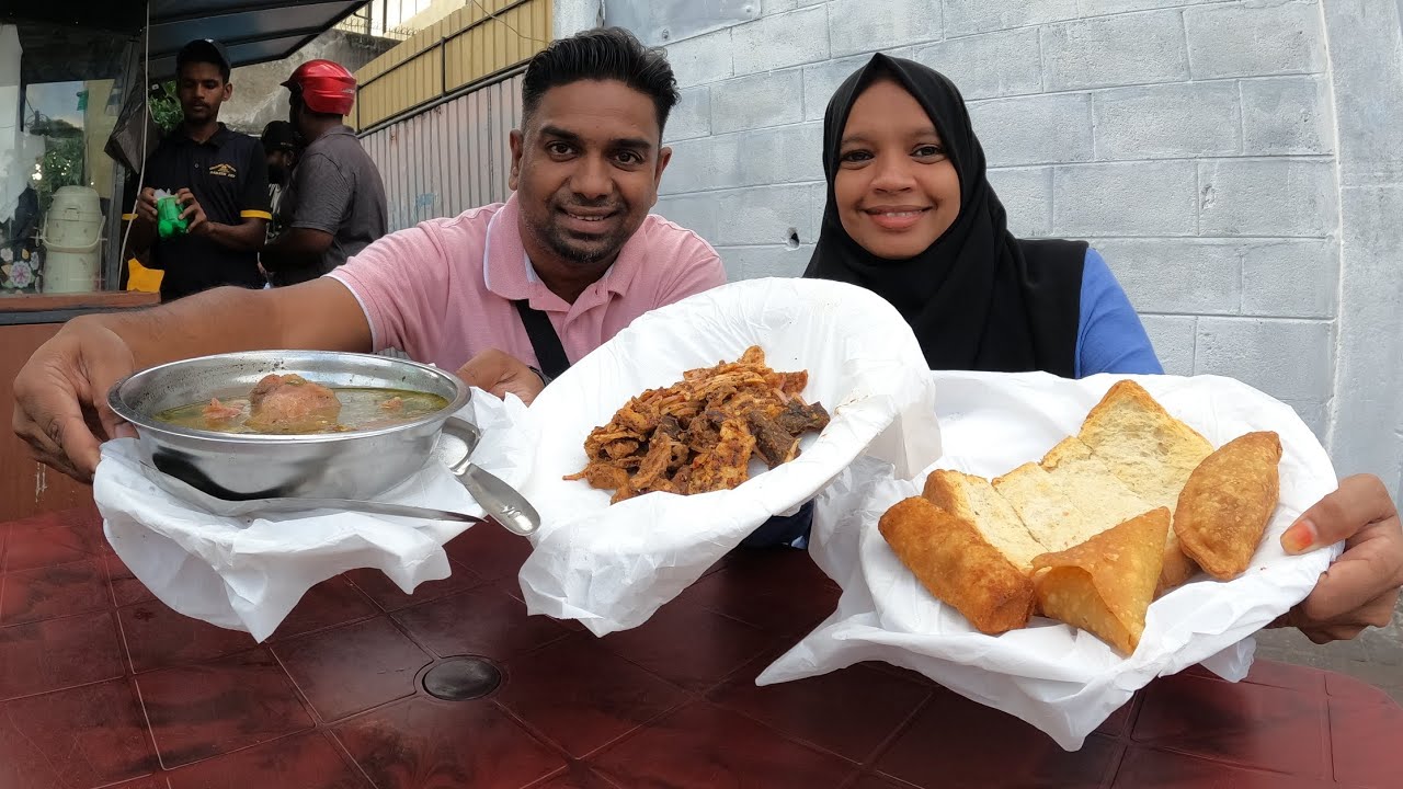 පවුලක්ම එකතුවෙලා කරන බිස්නස් එක | Sri lankan Street food - sinhala vlog