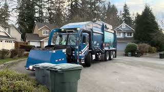 2342 Peterbilt 520 McNeilus FL on Greenwaste 