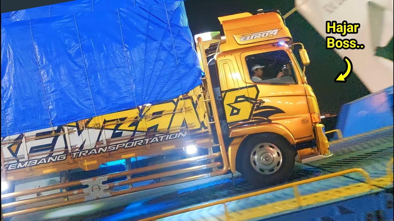 truk besar naik kapal terbaru - Tanjung Perak