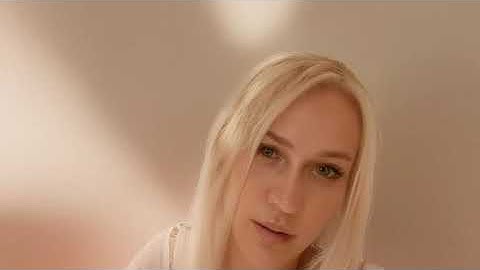 A.I. Virtual girl gives you some personal attention (VR 180)