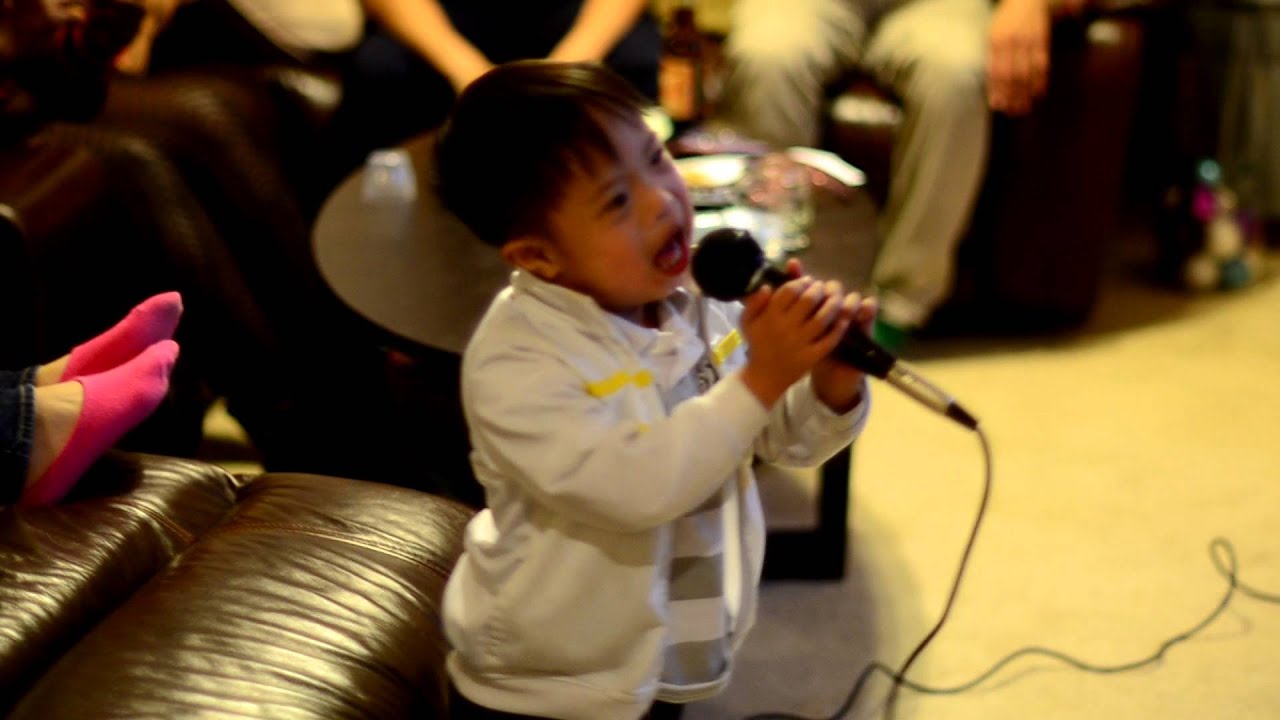 baby doing Gangham Style tavon dancing