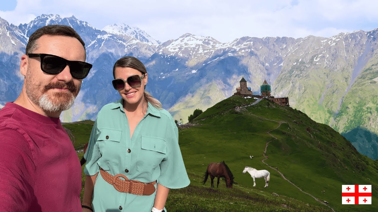 Aproape de granița cu Rusia | Gergeti Trinity Church, Georgia