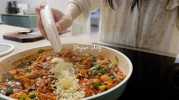 Vlog Beef Pancake Spring Onion Kimchi Grocery Shopping Cheese Dak Galbi Ciabatta Sandwich Vlog Beef Pancake Spring Onion Kimchi Grocery Shopping Cheese Dak Galbi Ciabatta Sandwich