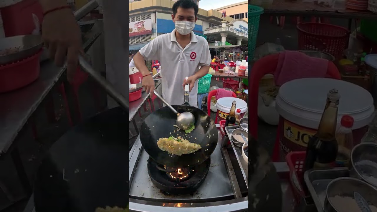 Шеф-повар LA готовит жареный рис с яйцом 