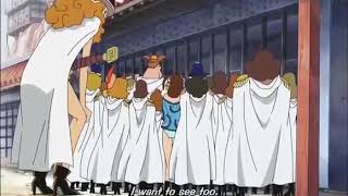 Luffy telanjang, memamerkan jamur dan bola emasnya ke kerumunan wanita.... lucu sekali!