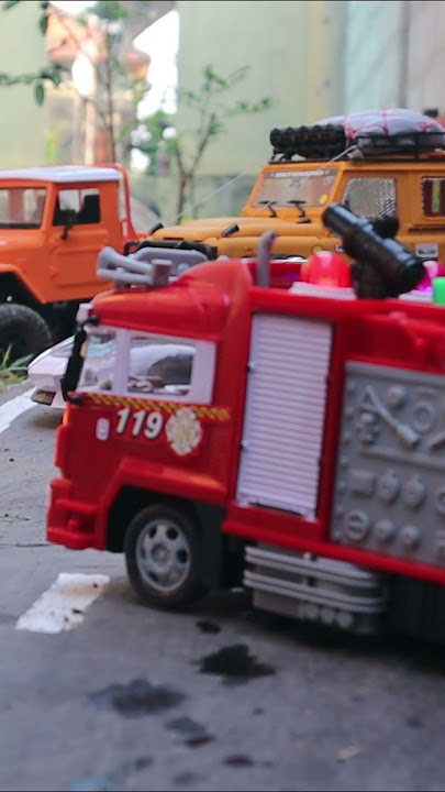 RC PEMADAM KEBAKARAN Padamkan Kebakaran #mainananak #mobil #damkar  #shortvideo #miniature