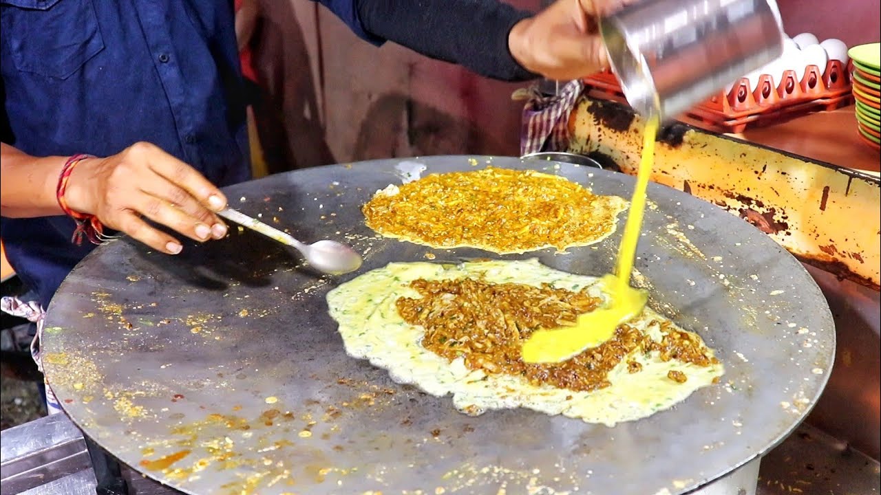 Road Side Randomly Prepared Curry Stuffed Egg Dish | Omelette Street Food | Indian Street Food | Street Food Fantasy