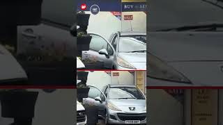 🚨 Masked gang ram car into pawnbrokers during daylight robbery for gold in Birmingham