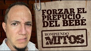 Forzar el prepucio del bebé para que baje más rápido ...