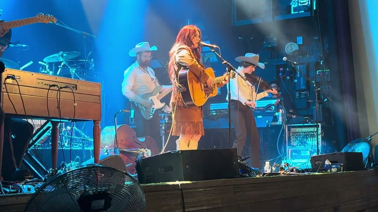 Noeline Hofmann - ‘Sleepless Nights’ Live