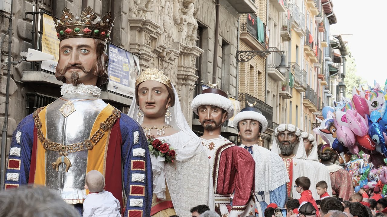 Comparsa de Gigantes y Cabezudos de PAMPLONA. San Fermín 2025 (1)