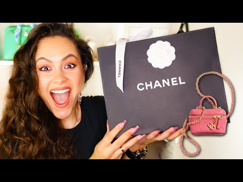 息を呑む美しさを携えて【CHANEL】Small Vanity with Chain hqdefault.jpg