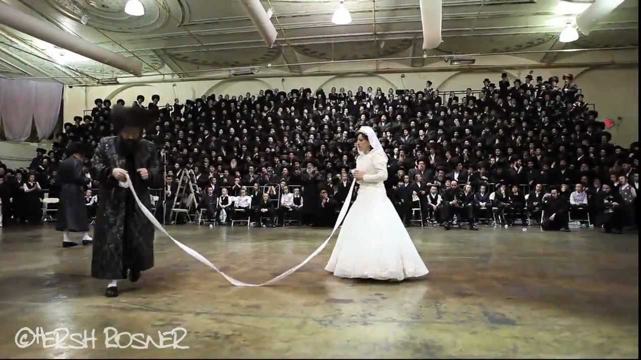 Bobov Rebbe Shlita dancing Mitzva Tantz at Wedding - YouTube