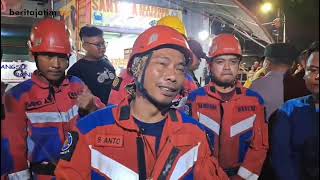 Dua Mobil Terperosok ke Sungai Saat Parkir di Warung Makan Sukolilo Surabaya
