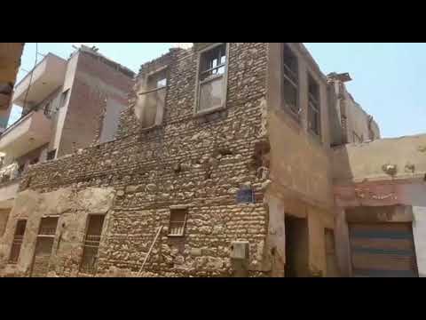 إزالة لعقار ايل للسقوط بشارع الشعب بمنطقة منى الامير بالحوامدية