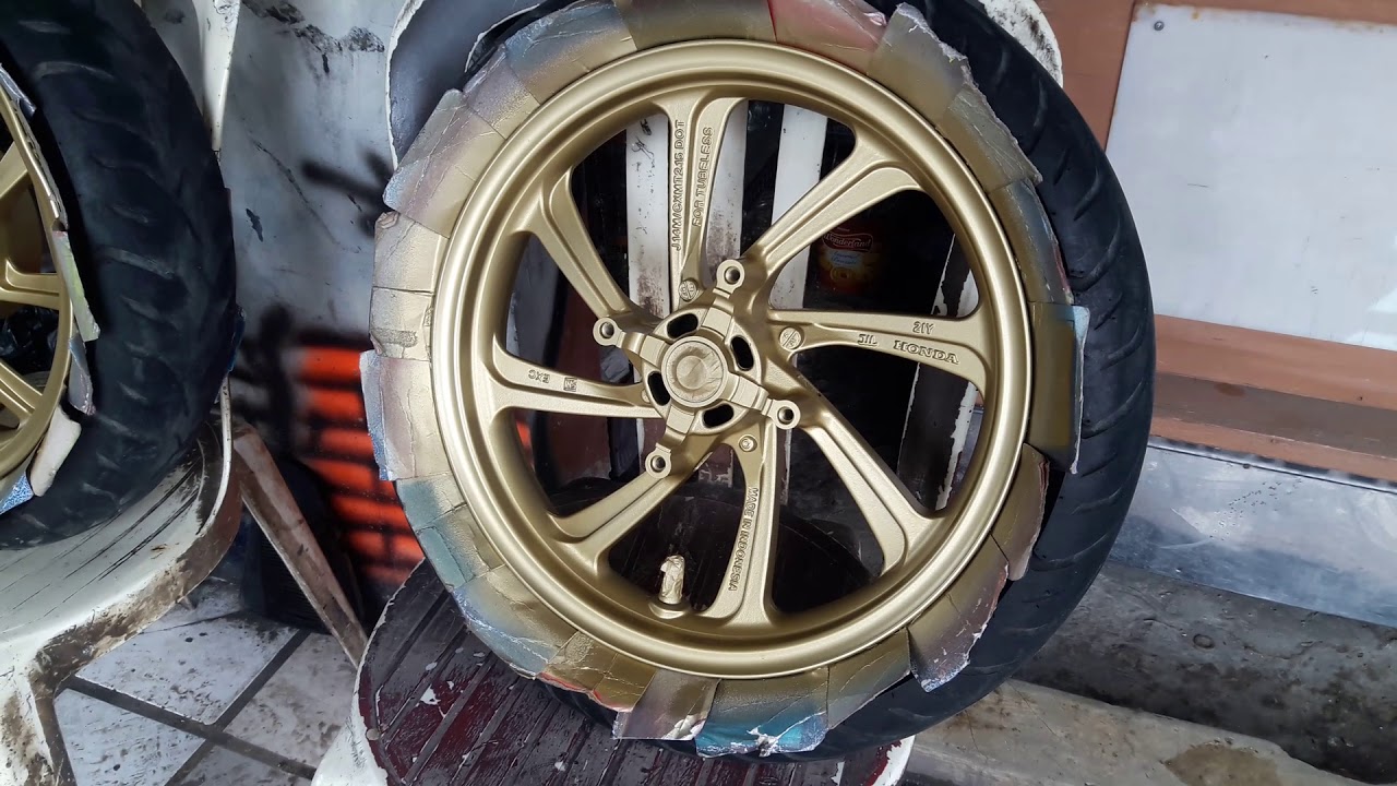 Ngecat Velg Pcx Warna Gold Youtube