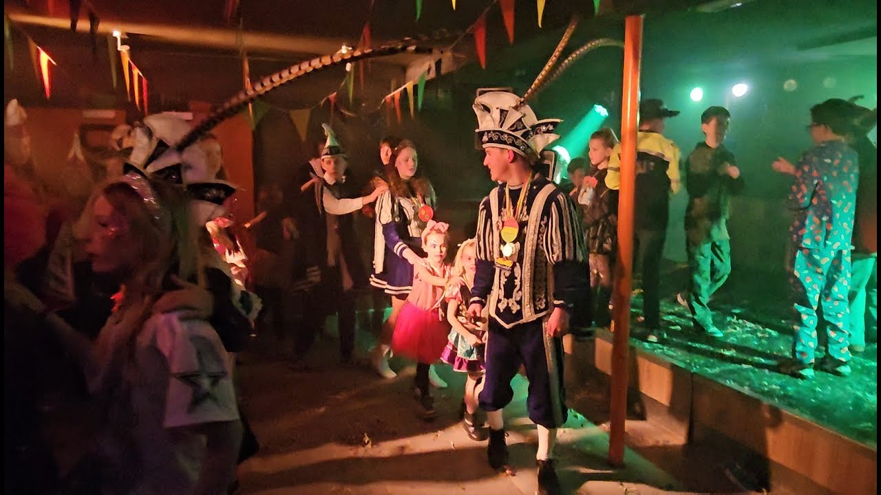 Polonaise op het Turftreiërslied tijdens het JNA Carnavalsbal 2025