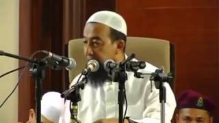 (Ustaz Azhar Idrus) - Suami Lebih Afdal Solat Bersama Isteri Atau Di Masjid