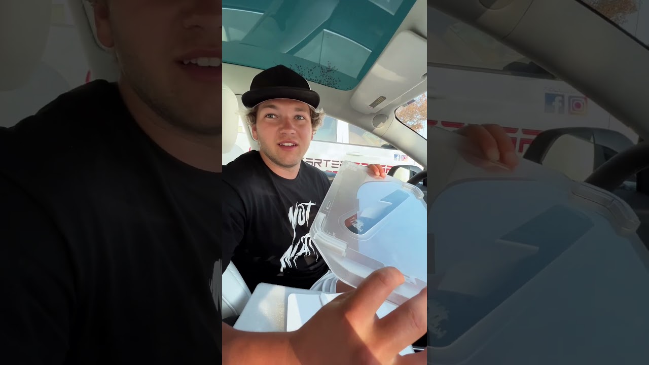 Как не стоит устанавливать защитную пленку на экран Tesla 😂 