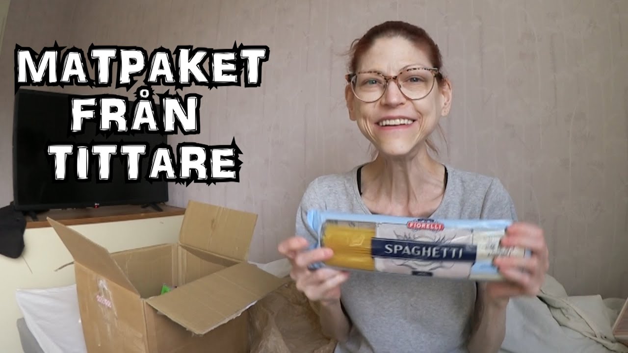 Unboxar paket från tittare